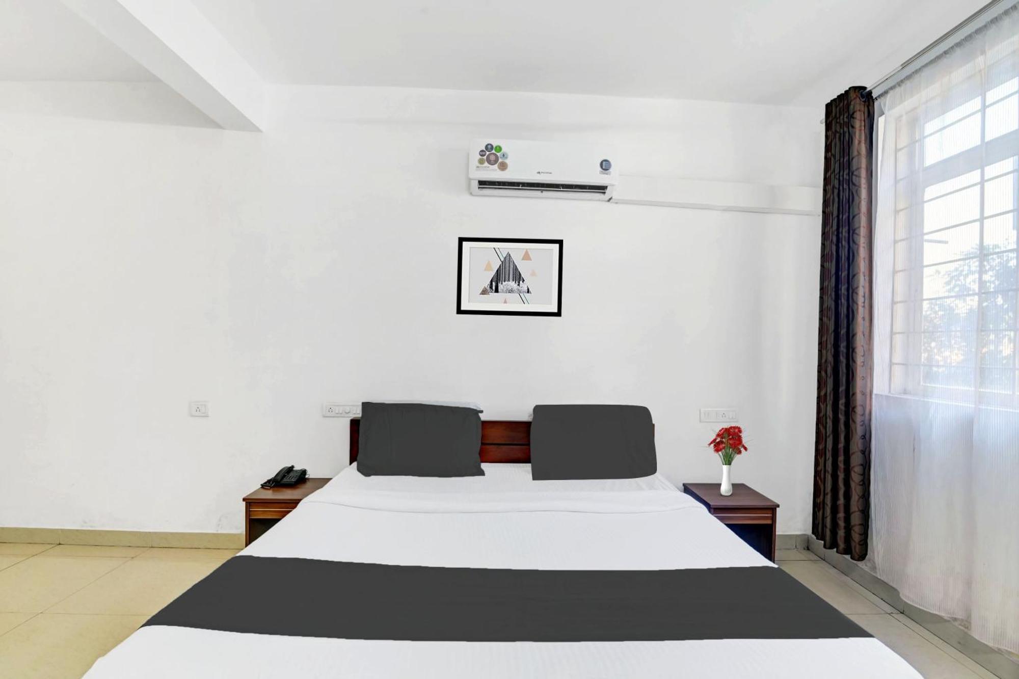 Super Collection O Madikeri City Center Near Ksrtc Bus Stand Coorg Formerly Hotel Ragsys ماديكيري المظهر الخارجي الصورة